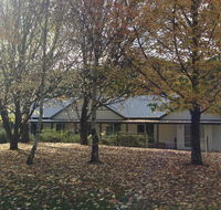 Goldberryaccommodation - Pubs and Clubs