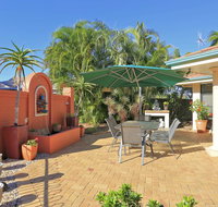 Golden Cane Bed  Breakfast - Pubs and Clubs