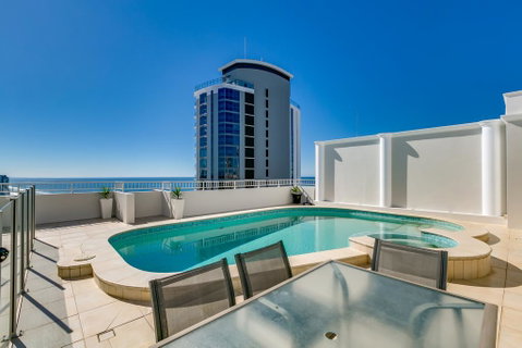 Golden Gate 2 Storey Penthouse With Pool - We Accommodate - Pubs and Clubs 1
