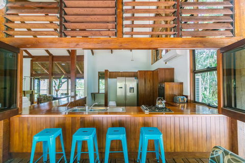 Golden Sunbird - Pubs and Clubs 0