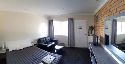 Goldfields Motel - Pubs and Clubs 3