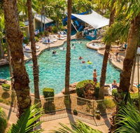 Gorgeous 4 Bed Beachside Apartment - Diamond Beach Resort - Pubs and Clubs