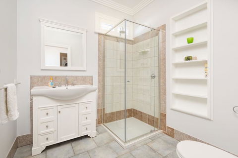 Gorgeous Alma St Villa - Pubs and Clubs 2