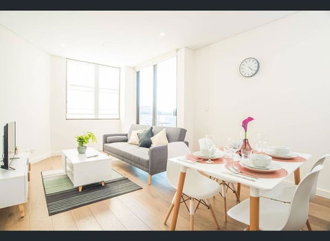 Gorgeous Modern Brand New Two Bedroom Apartment With Large Lounge And Private Garden View Balcony - Pubs and Clubs 0