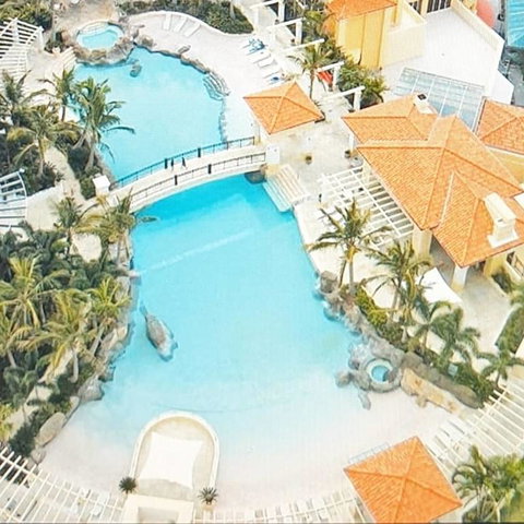 Gorgeous Riverview Apartment. Chevron Renaissance - Pubs and Clubs 3