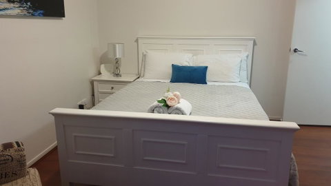 Gorgeous Riverview Apartment. Chevron Renaissance - Pubs and Clubs 1