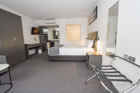 Gosford Resort And Conference Centre (Previously Known The Willows) - Pubs and Clubs 3