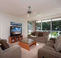 Government Road Unit 03 153 Bagnalls Beach Apartment - Pubs and Clubs