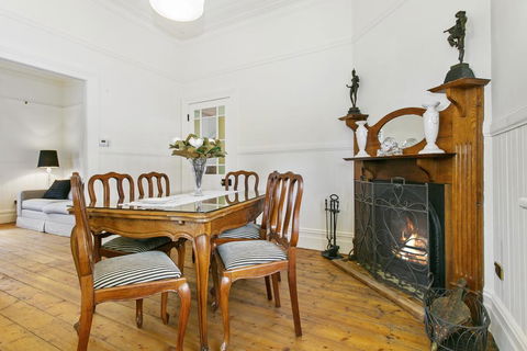 Gowan Brae Cottage - Pubs and Clubs 2