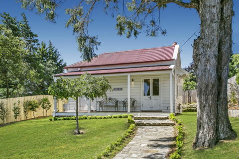 Gowan Brae Cottage - Pubs and Clubs 1