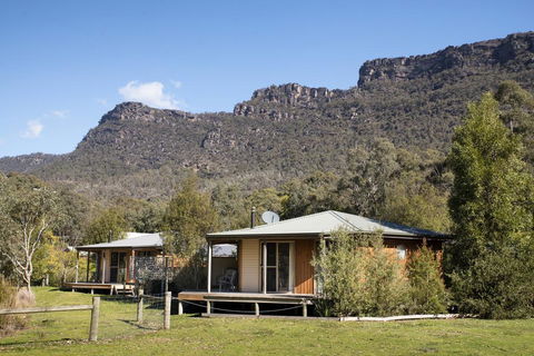 Grampians Chalets - Pubs and Clubs 1