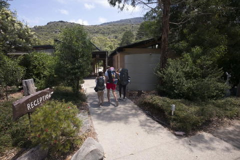 Grampians Eco YHA - Pubs and Clubs 2