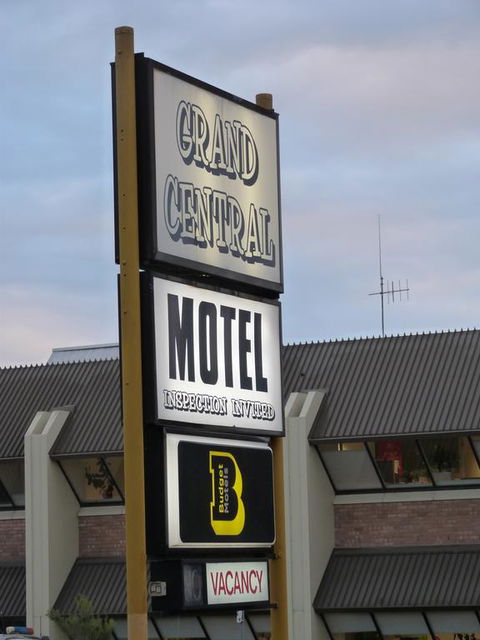 Grand Central Motel - Pubs and Clubs 3