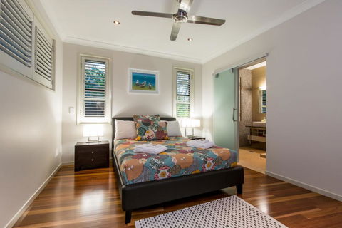 GRAND LUXURY MANSION WITH POOL, 2 BUGGIES AND FABULOUS OCEAN VIEWS - Pubs and Clubs 1