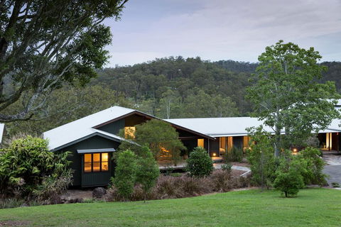 Grandview Retreat - Pubs and Clubs 0