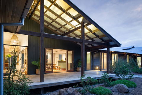 Grandview Retreat - Pubs and Clubs 1