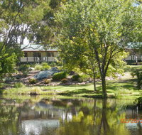 Granite Gardens Cottages  Lake Retreat - Pubs and Clubs