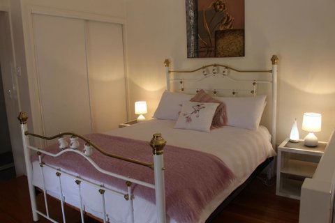 Granite Gardens Cottages & Lake Retreat - Pubs and Clubs 1