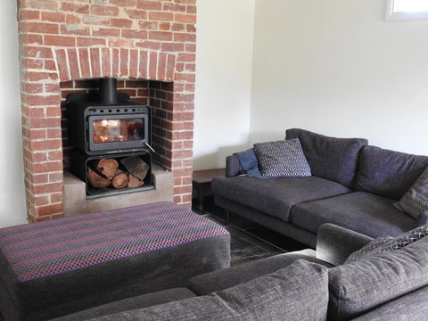 Grape Pickers Cottage - Go Out 2