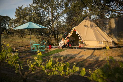 Grapevine Glamping - Pubs and Clubs 0