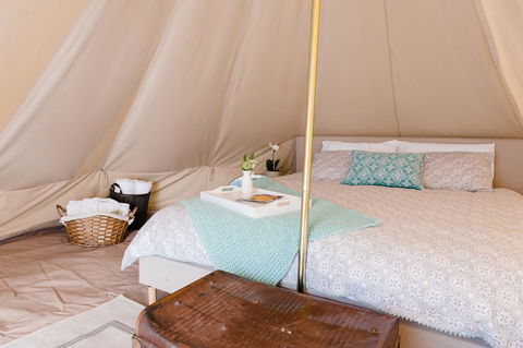 Grapevine Glamping - Pubs and Clubs 1