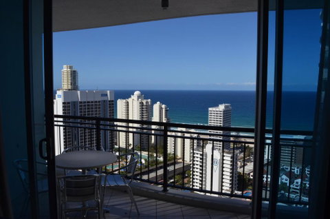 Great Escape At Chevron Renaissance - Pubs and Clubs 0