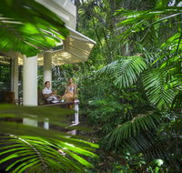 Green Island Resort - Pubs and Clubs