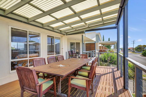 Green Reef Beach House - Go Out 0