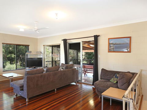 Greenwood House - Pubs and Clubs 1