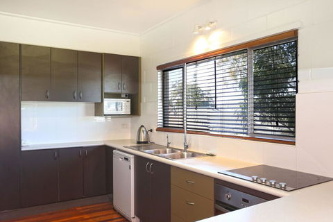 Greenwood House - Pubs and Clubs 3