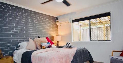 Grey Brick Apartment - Pubs and Clubs 0