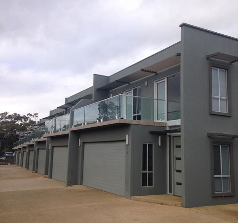 Griffith Prestige Apartments - Pubs and Clubs 3