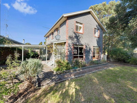 GUMS & ROSES - Family Home In The Heart Of Town. - Go Out 1