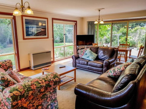 GUMS & ROSES - Family Home In The Heart Of Town. - Go Out 0