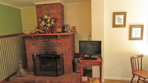 Gumtree On Gillies Bed And Breakfast - Pubs and Clubs 3