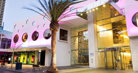 H Ocean View In Surfers Paradise - Pubs and Clubs 1