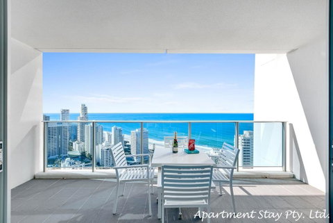 H Residences - Private Apartments - Apartment Stay - Pubs and Clubs 1