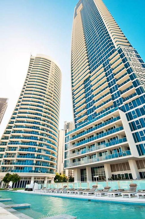 H Residences - Private Apartments - Apartment Stay - Pubs and Clubs 3