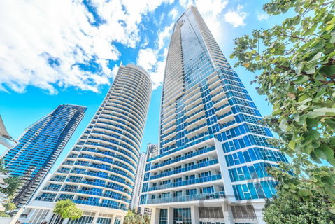 H Resort Orchid Avenue Surfers Paradise- Holidays Gold Coast - Pubs and Clubs 2