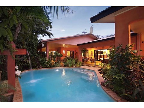 Hacienda Cooya Beach - Pubs and Clubs 0