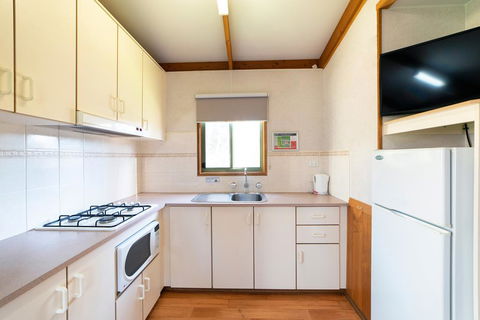 Halls Gap Gardens Caravan Park - Pubs and Clubs 1