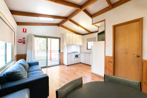 Halls Gap Gardens Caravan Park - Pubs and Clubs 3