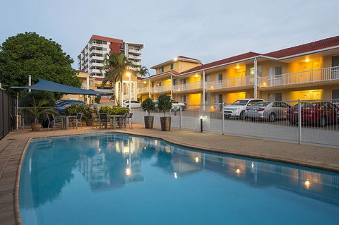 Harbour Sails Motor Inn - Pubs and Clubs 0