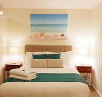 Hawley Beachside Accommodation - Pubs and Clubs