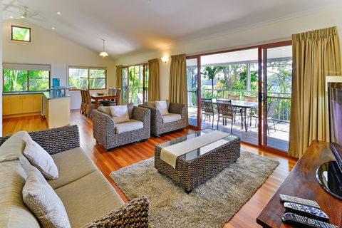 Heliconia Grove 9 - Pubs and Clubs 2