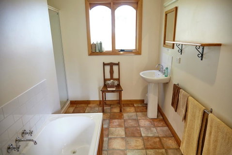 Herons Rise Vineyard Accommodation - Go Out 1