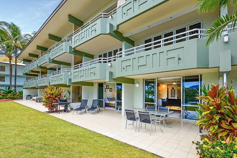 Hibiscus 006 - Hamilton Island - Pubs and Clubs 3
