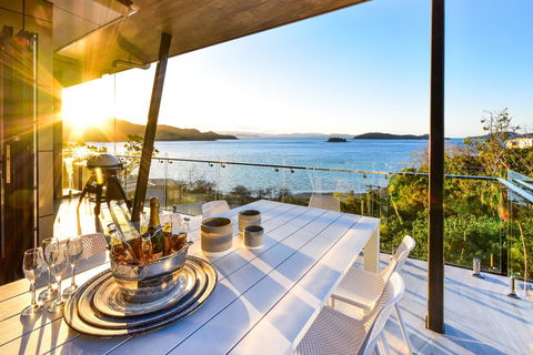 Hidden Cove On Hamilton Island - Pubs and Clubs 0