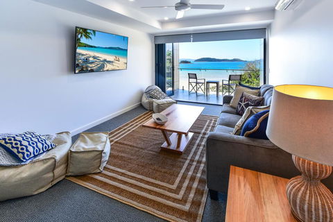 Hidden Cove On Hamilton Island - Pubs and Clubs 3