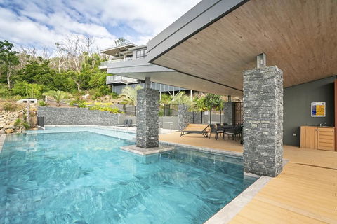 Hidden Cove Villa 6 - Pubs and Clubs 3